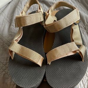 Teva Midform “Metallic Champagne” sandal 8-8.5